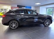 Maserati Levante 4
