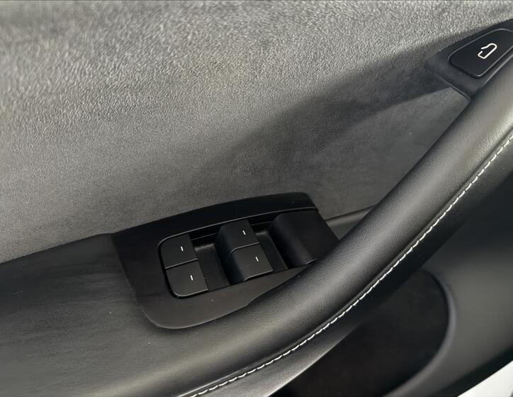 Tesla Model Y 10