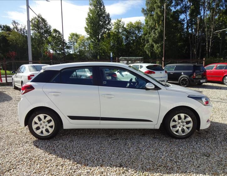 Hyundai i20 8