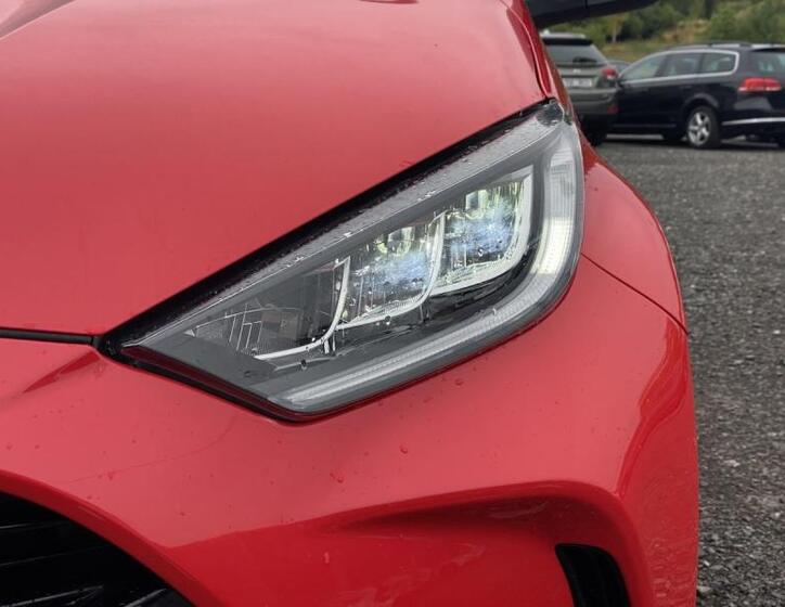 Toyota Yaris 8