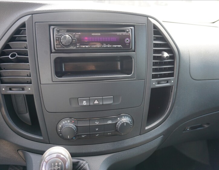 Mercedes-Benz Vito 12