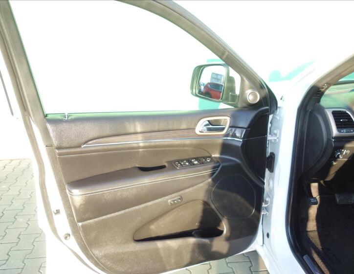 Jeep Grand Cherokee 16