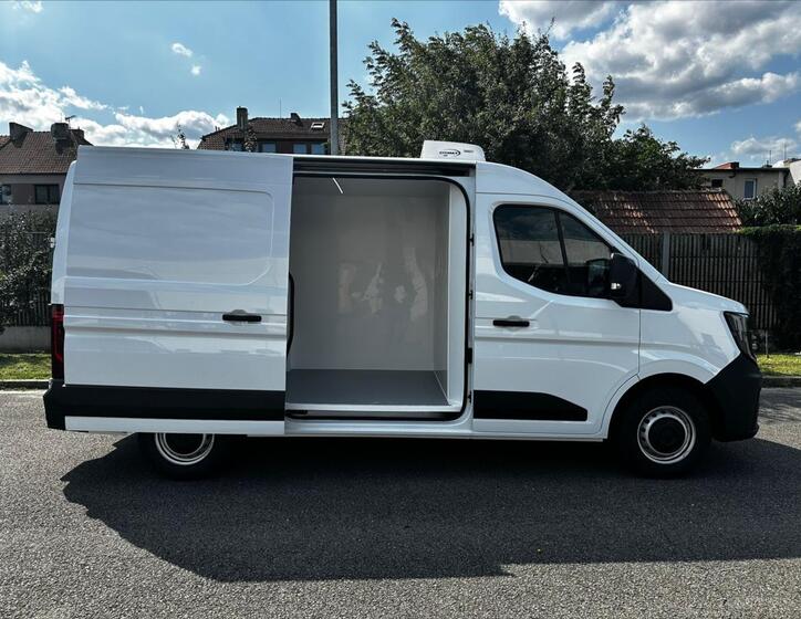 Nissan Interstar 14