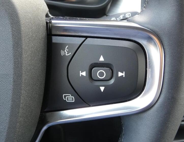 Volvo XC40 12
