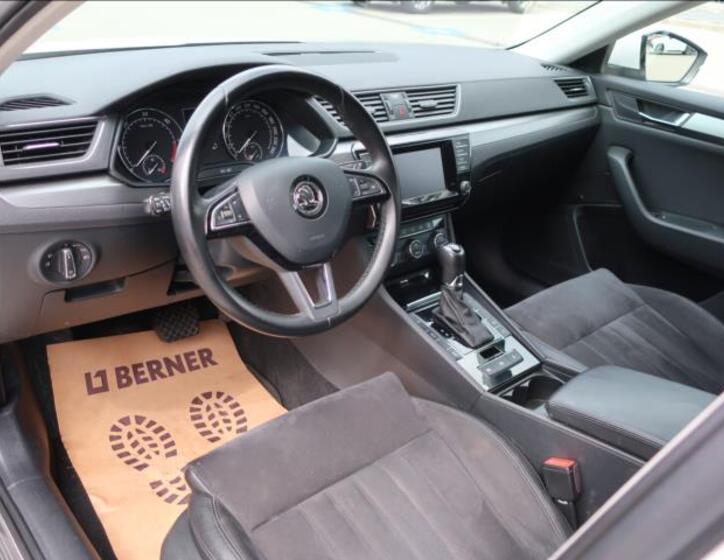 Škoda Superb 9