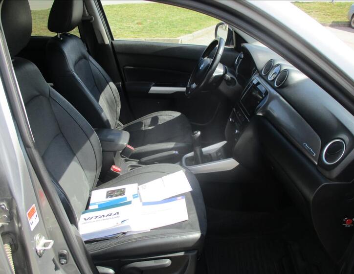 Suzuki Vitara 12