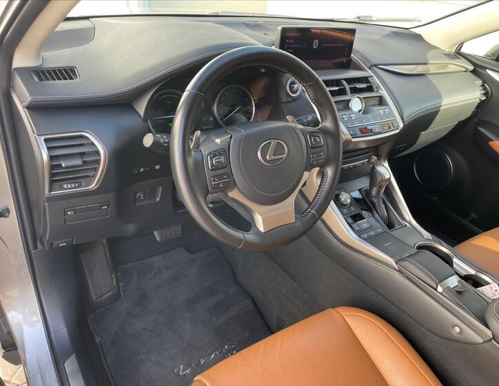 Lexus NX 300h 8