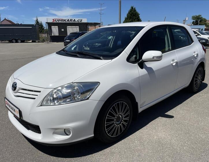 Toyota Auris 1
