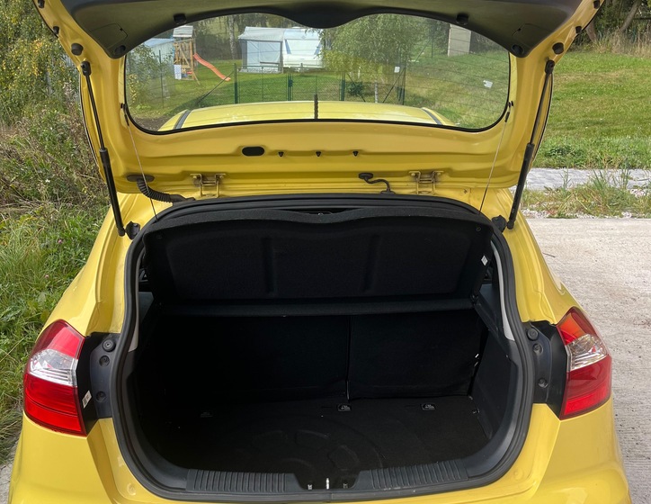 KIA Rio 10