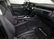 Audi e-tron 13