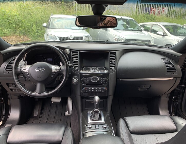 Infiniti QX70 9