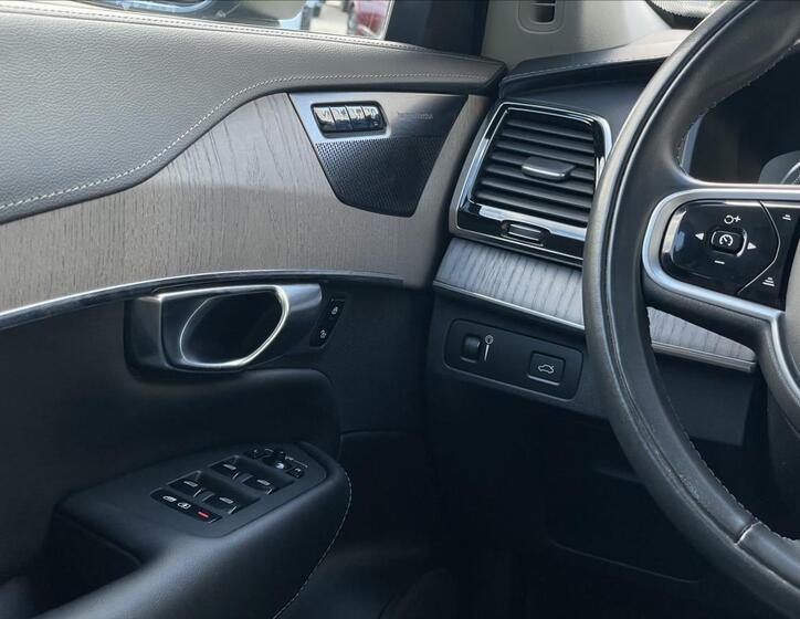 Volvo XC90 13