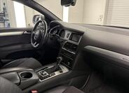 Audi Q7 11