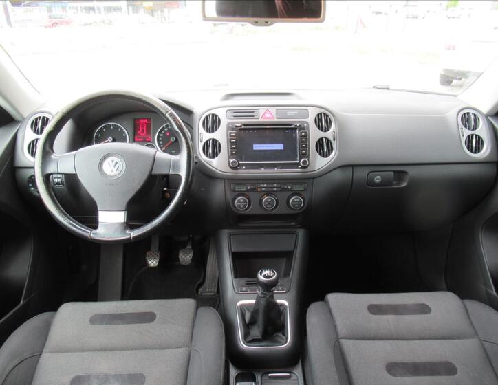 Volkswagen Tiguan 9