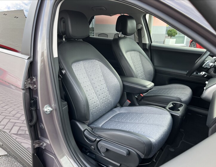 Hyundai IONIQ 23