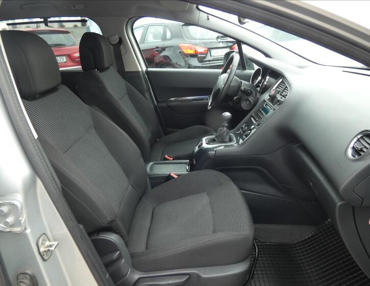 Peugeot 5008 10