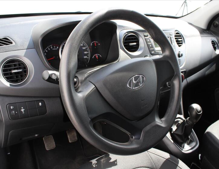 Hyundai i10 12