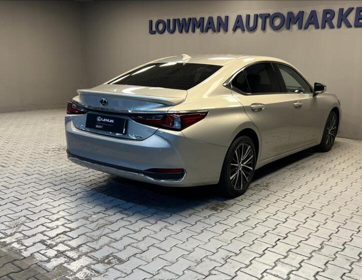 Lexus ES 300h 2