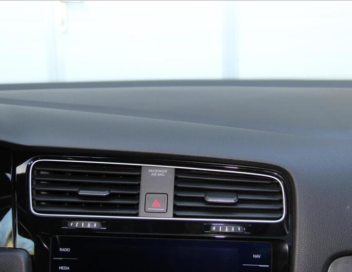 Volkswagen Golf 24