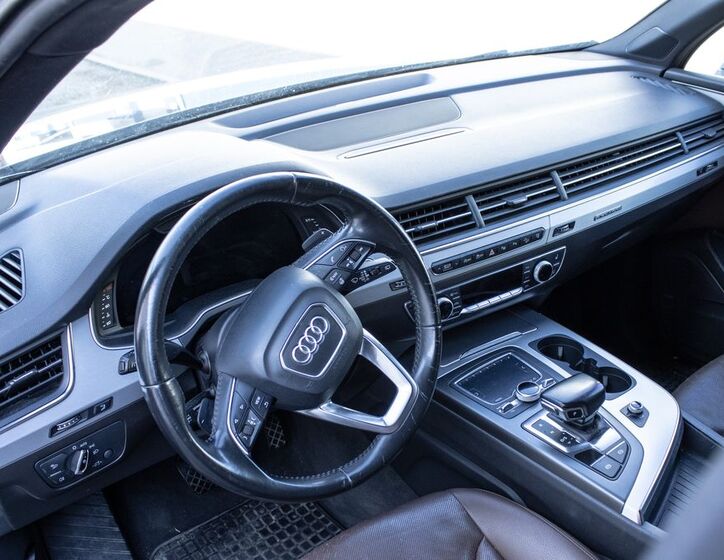 Audi Q7 11