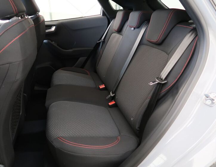 Ford Puma 28