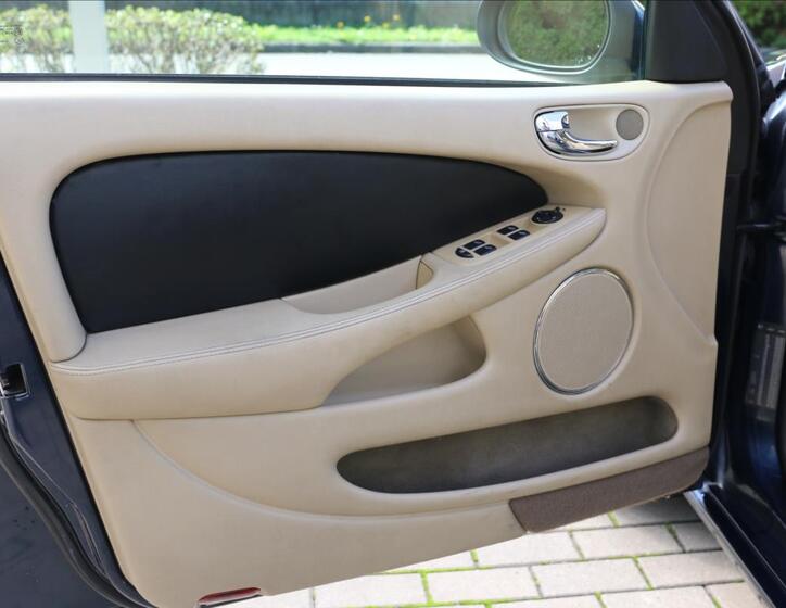 Jaguar X-Type 18