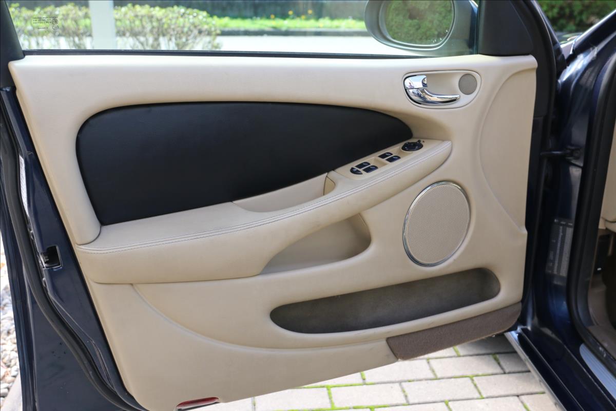 Jaguar X-Type
