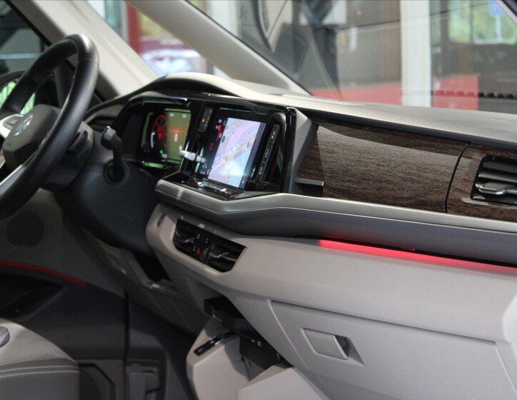Volkswagen Multivan 26
