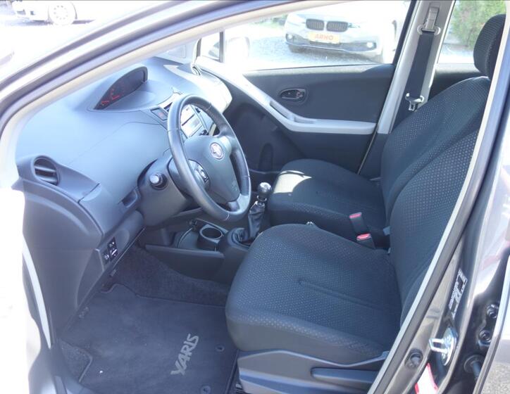 Toyota Yaris 10