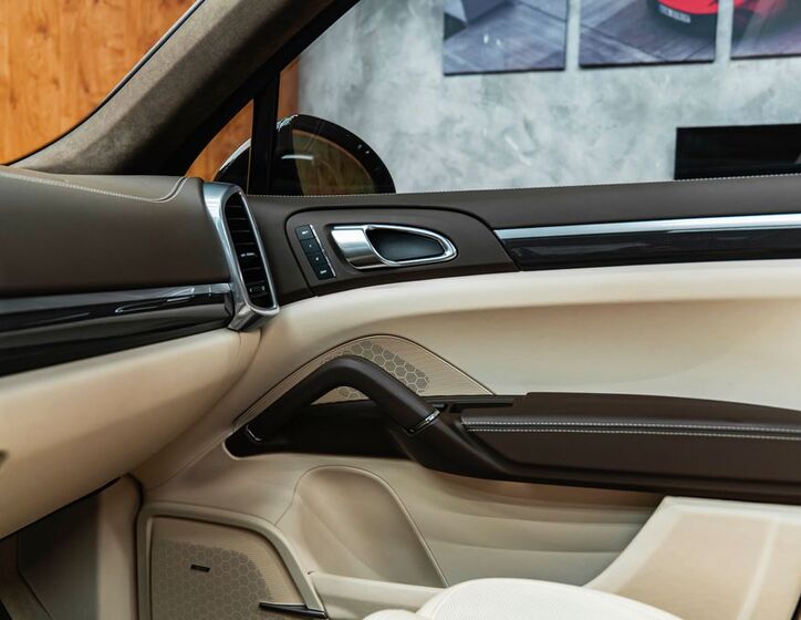 Porsche Cayenne 13