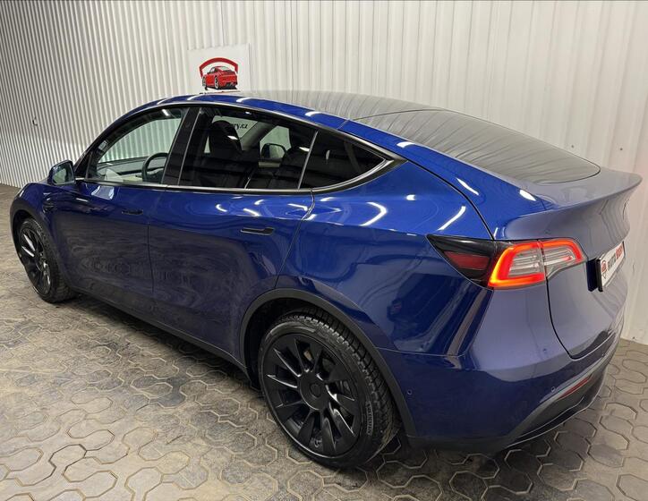 Tesla Model Y 6