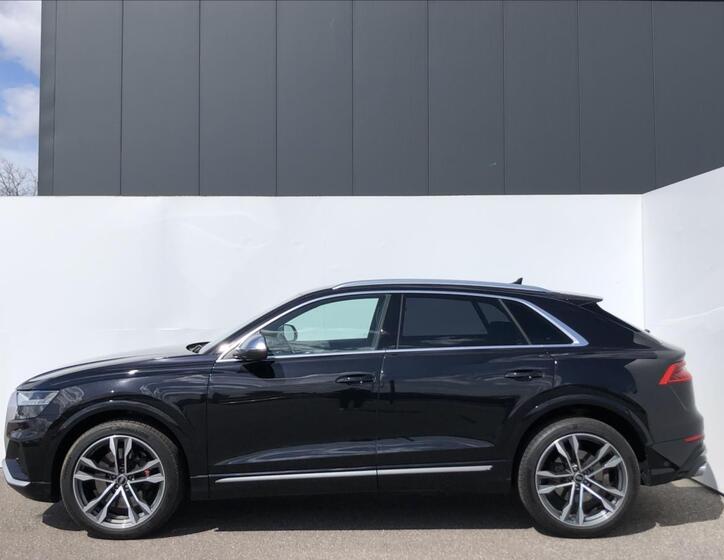 Audi SQ8 3
