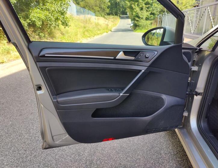 Volkswagen Golf 9