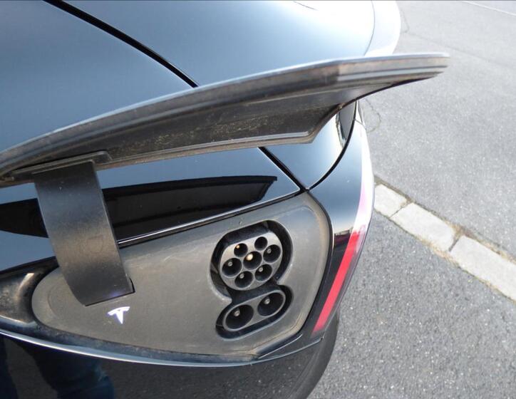 Tesla Model 3 42