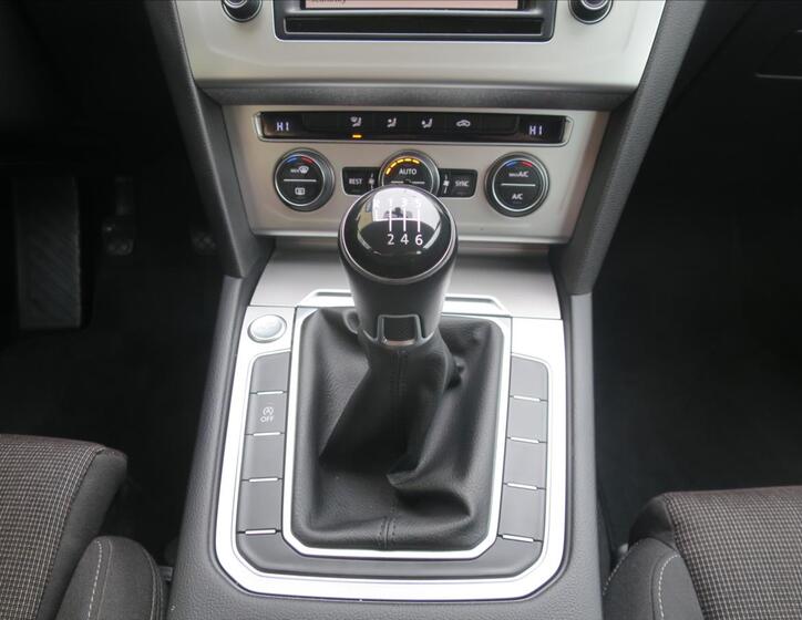 Volkswagen Passat 9