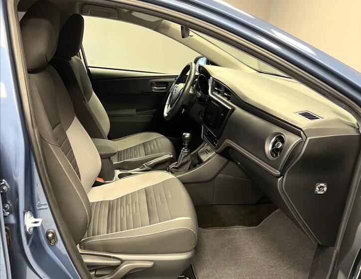 Toyota Auris 9