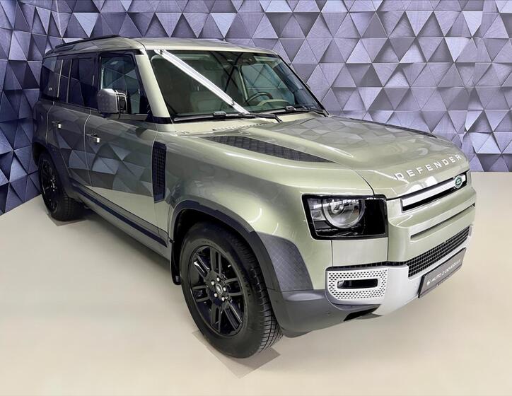 Land Rover Defender 4