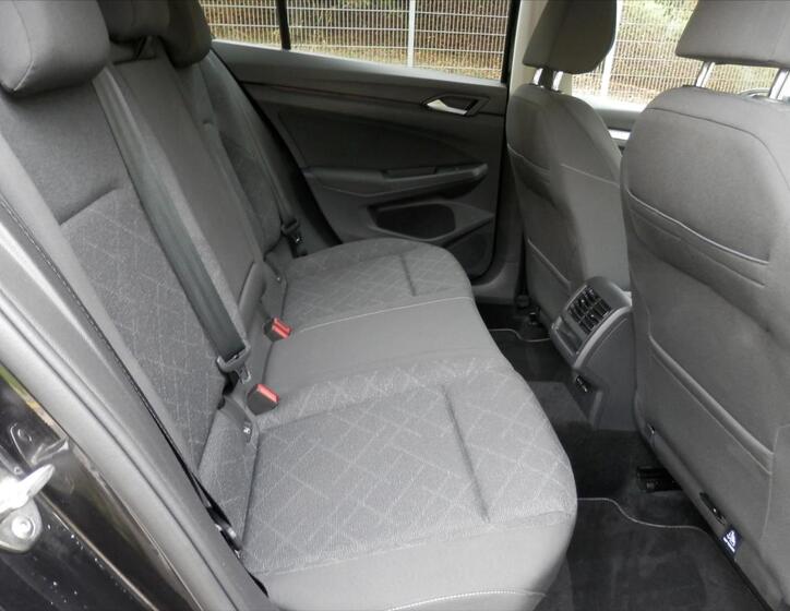 Volkswagen Golf 16