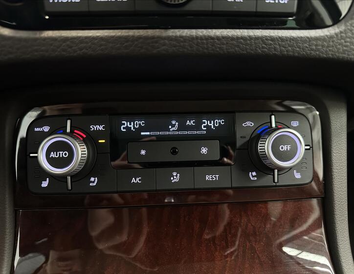 Volkswagen Touareg 12