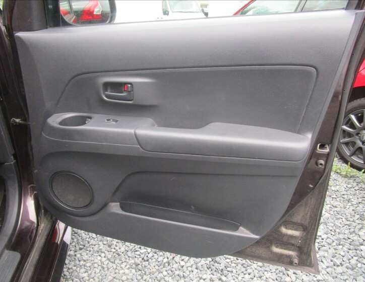 Daihatsu Materia 19