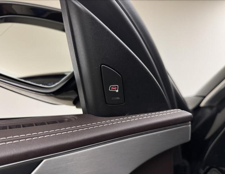 Audi A8 40