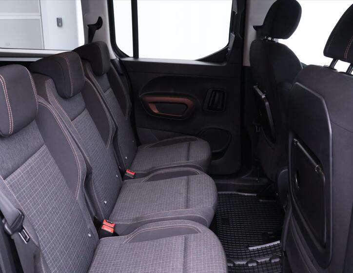 Peugeot Rifter 12