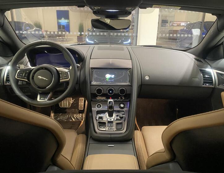Jaguar F-Type 8