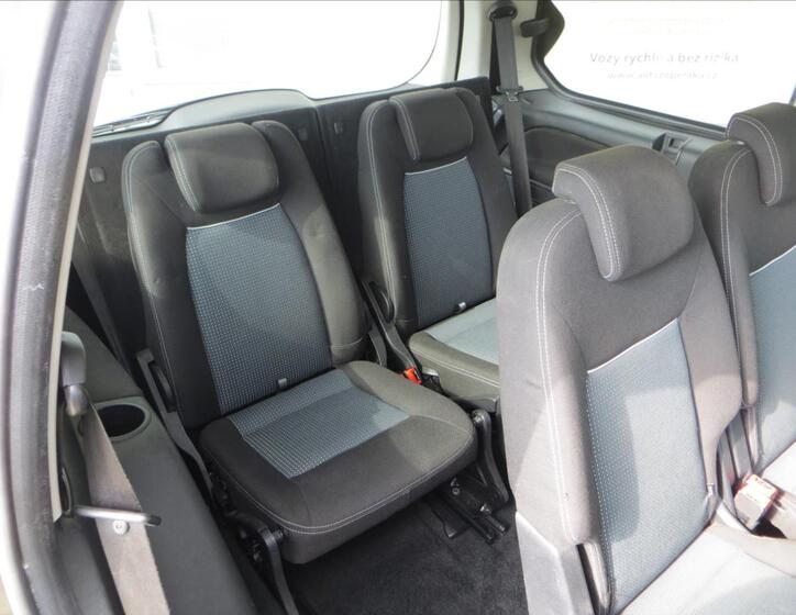Ford Galaxy 12