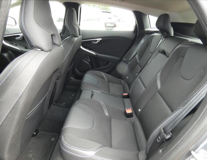 Volvo V40 9