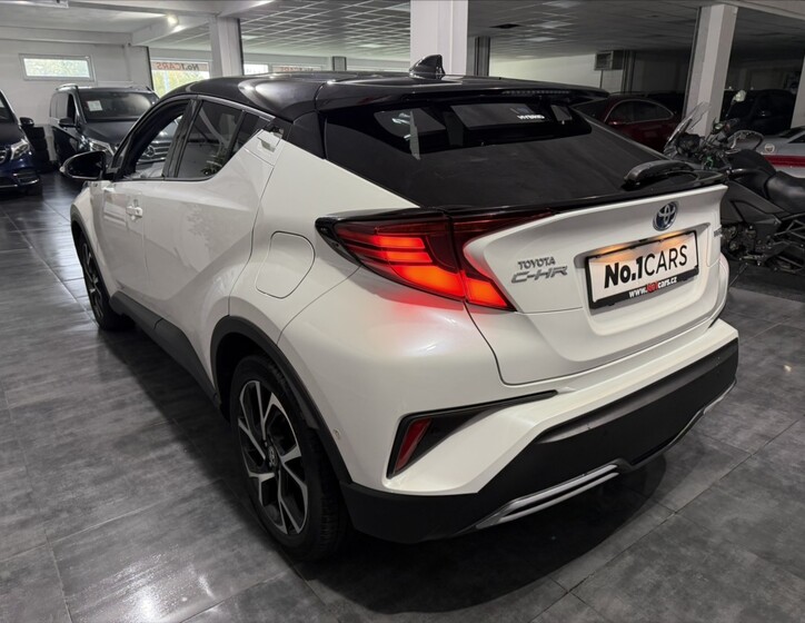 Toyota C-HR 4