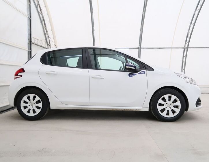 Peugeot 208 5