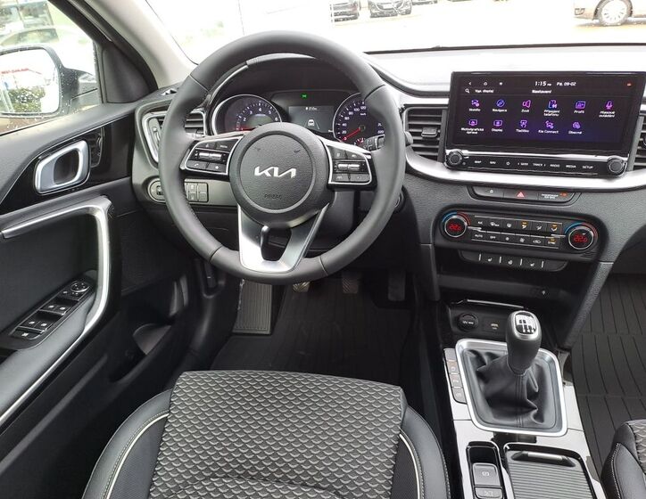 KIA XCeed 10