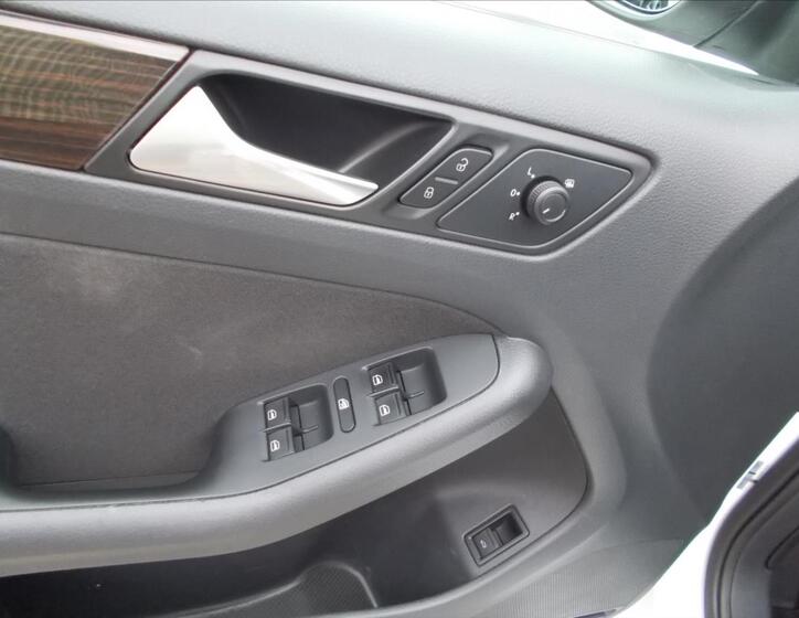 Volkswagen Jetta 24