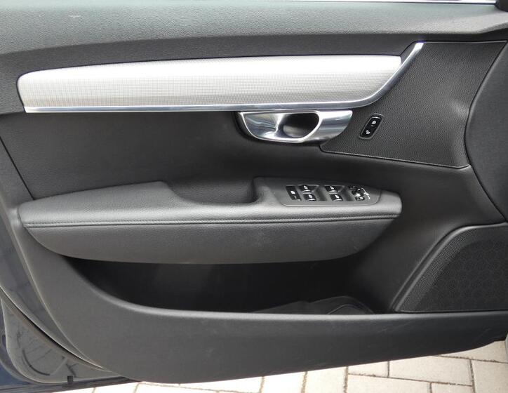 Volvo V90 8